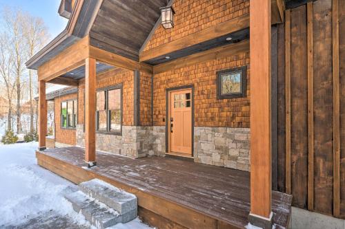 Lincoln Casa | The Fox House Luxe Lincoln Home with Hot Tub