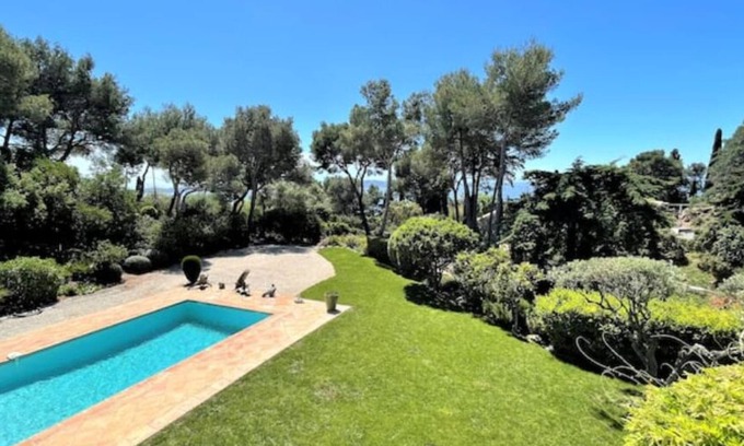 Carqueiranne Villa | The French Riviera Californian