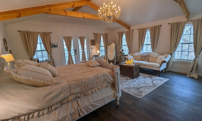 McCaysville Cabaña | The French Secret for a perfect romantic getaway