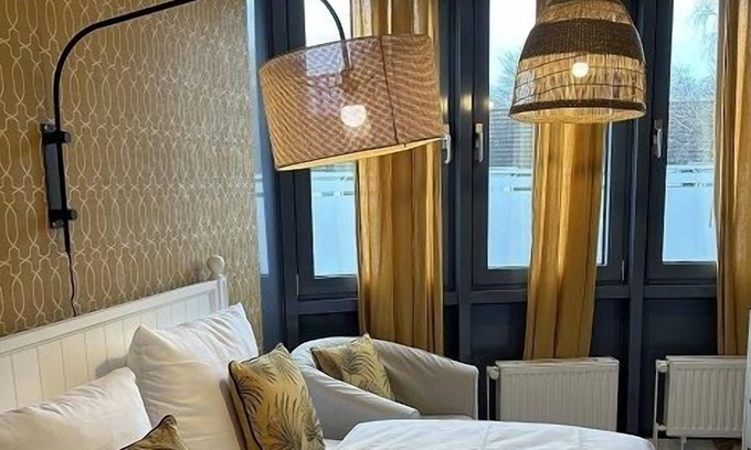 Hamburg-Barmbek Apartamento | The furnished 3-room-apartment is approx. 45 m2 big, is located on the 2nd floor of our apartment house Saseler Chaussee and is suitable for max. 4 people.