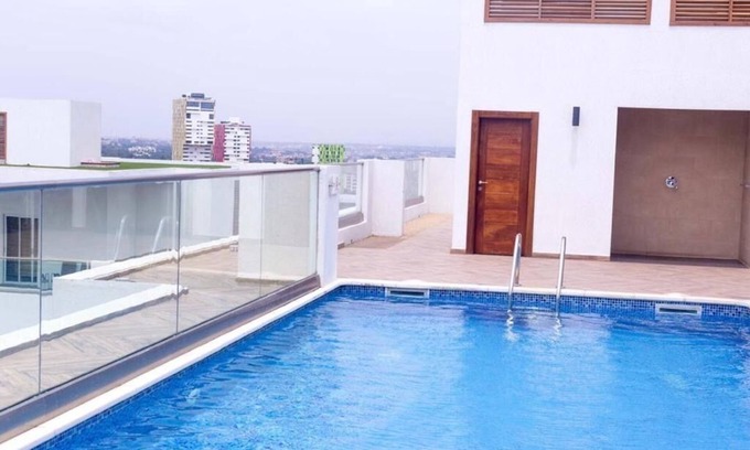 East Legon Apartamento | The Gallery Luxury Suite less than 10 minutes from the Airport.