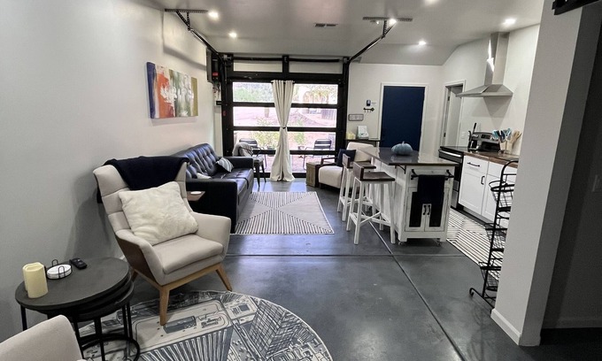 Apache Junction Casa | The Garage Apt. - a unique desert experience