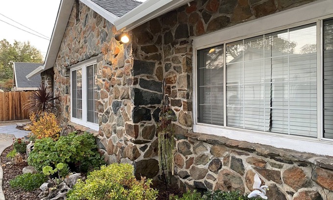 Citrus Heights Casa | The Garden Cottage House with stunning large pool/jacuzzi, baby grand piano