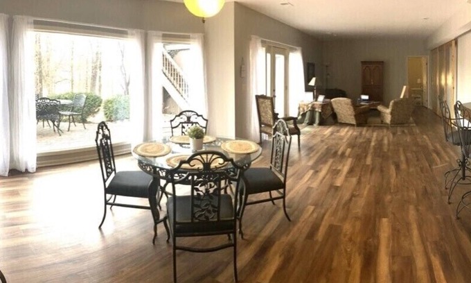 Bucyrus Condominio | The Garden Suite