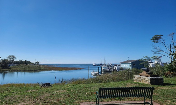 Clinton Cabaña | The gardners Cottage 1 mile from long Island Sound - pet friendly