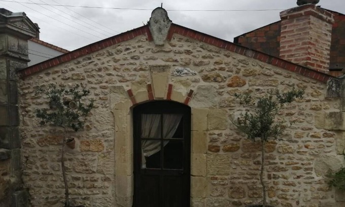 Taize-Maulais Apartamento | The Gatekeepers Cottage single room studio appartment, kitchen, bathroom