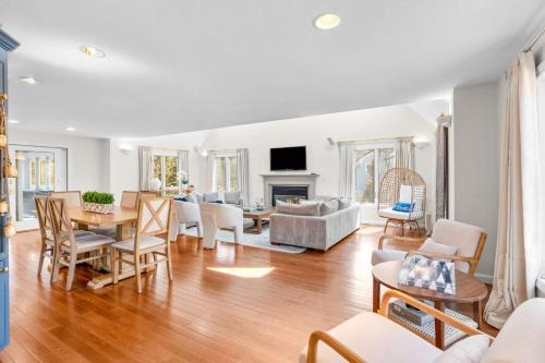 Summersea Casa | The Gathering Place - For 6 with Fire Pit