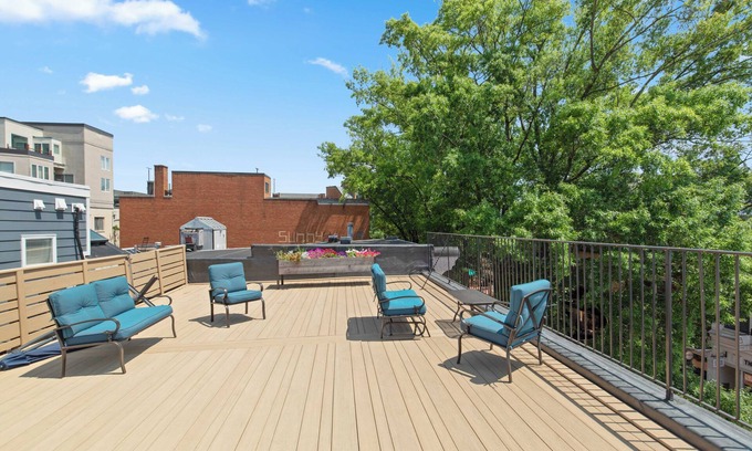 North Downtown Apartamento | The Gatsby - 2 BR 2 BA on Downtown Mall with Amazing View