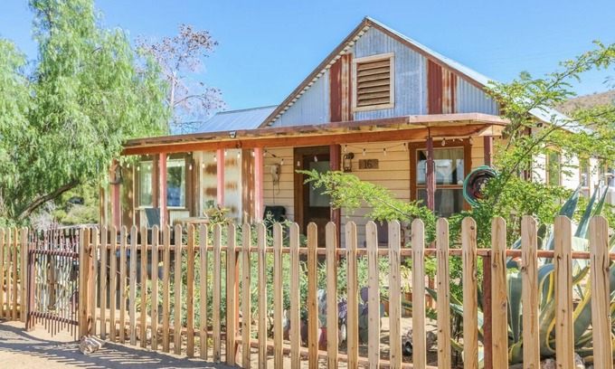 Randsburg Casa | The General - Historical Burcham house in Randsburg