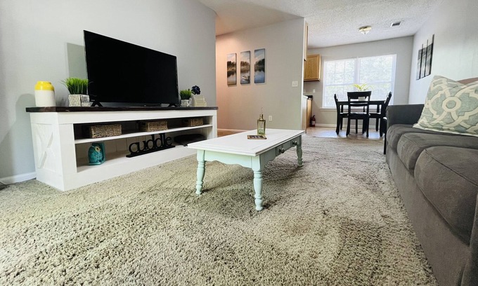 Waresboro Apartamento | The Getaway (duplex unit) $1,500 monthly stay