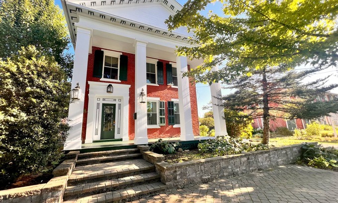 North East Hotel | North East Colonial 55