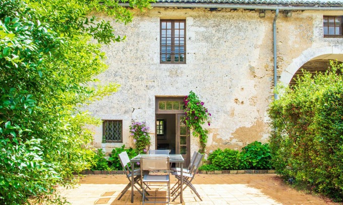 Beruges Casa | The Gîte of the Abbaye du Pin