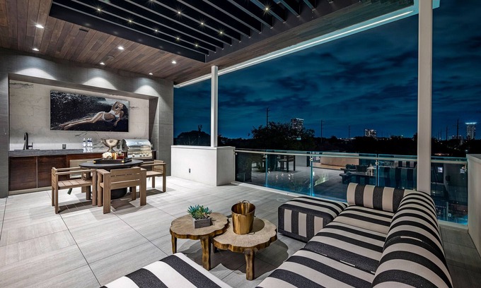 Hyde Park Casa | The Glass Haus I · Modern Luxury · River Oaks · Rooftop Terrace ·Elevator ⭐️⭐️⭐️⭐️⭐️