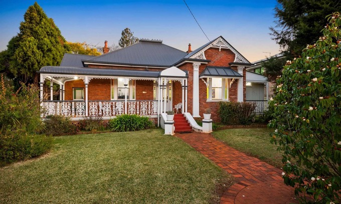 South Toowoomba Casa | The Glen Iris 1913 - Historic Charm Meets Modern Comfort in a central location