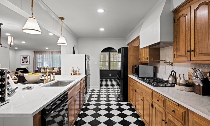 Mission Casa | The Glenwood - Reimagined Ranch in Mission, KS