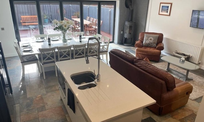 Portrush Casa | The Glynn, Portrush. Deluxe holiday home, 8 beds 12 guests 5 bedrooms.
