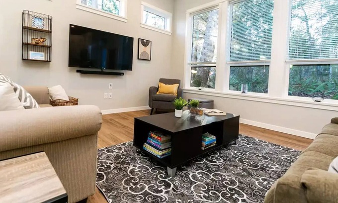 Courtenay Casa | The Gnome House | Welcome Gnome