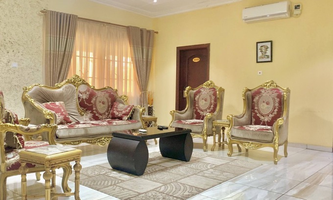 Teshie Apartamento | The Golden Suite 15 mins from the airport for family, friends and Office Works