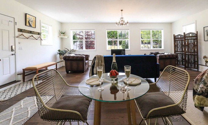 Okanagan-Similkameen Cabaña | The Golden Unicorn ~ Luxurious Boutique Getaway