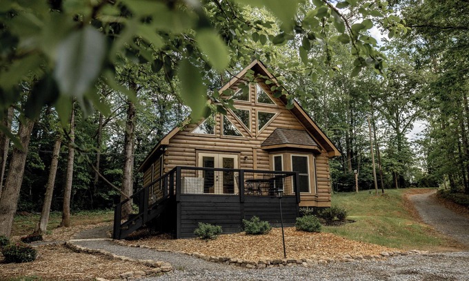 Black Mountain Casa | The Gordie Cabin w/ Hot Tub at Halfback Hollar Farm