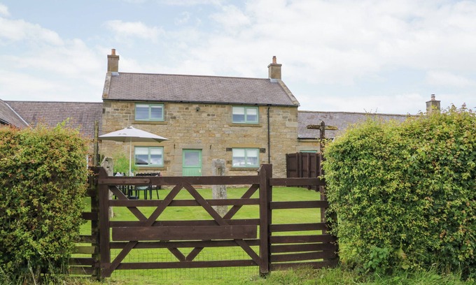 Morpeth Cabaña | THE GRANARY, pet friendly, with a garden in Morpeth