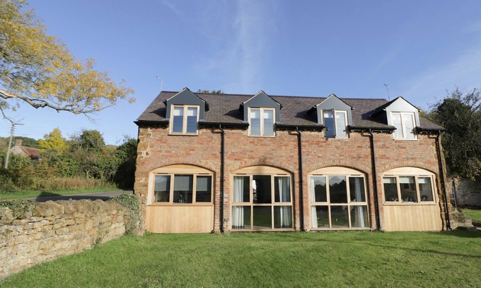 Northend Cabaña | THE GRANARY, pet friendly, character holiday cottage in Gaydon