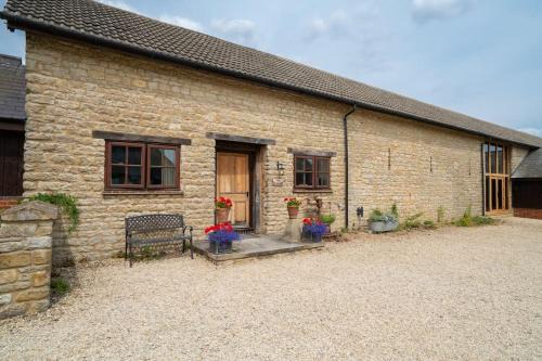 Chackmore Apartamento | The Granary self-catering cottage on a working farm