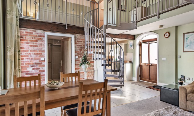 Woodhall Spa Cabaña | The Granary - UK36124