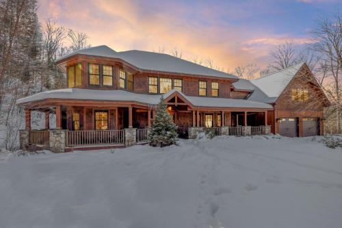 Lincoln Casa | The Grand Lodge Lux Family Escape, Hot Tub, Sauna