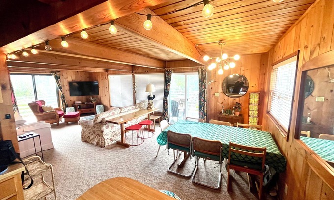 Ocean Sands Casa | El Grand Ole Osprey - Classic Oceanside Beachhouse