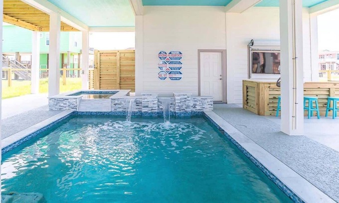 Crystal Beach Casa | The Grand Pearl: Private Pool & Spa ~ Beach Access