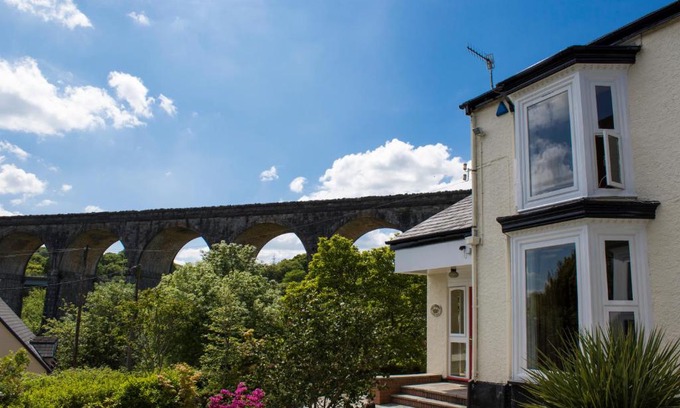 Merthyr Tydfil Casa | The Grange Guesthouse, Cefn-Coed