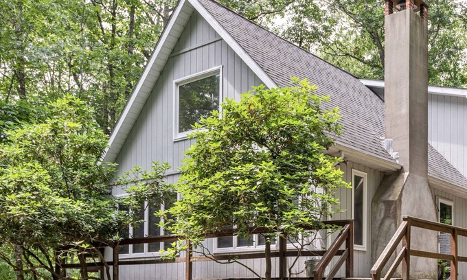 White Mills Chalet De Esquí | ¡NUEVO! The Grey Chalet at Lake Wallenpaupack - ¡Recientemente remodelado!