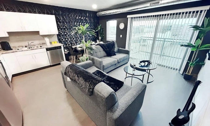 Downtown Des Moines Apartamento | The Green & Onyx Escape
