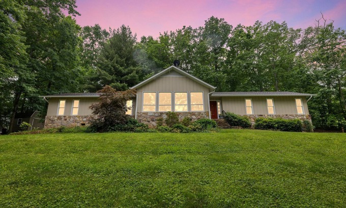 Stanardsville Casa | The Greene Hills Vista House