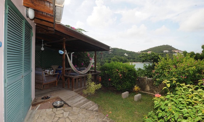 Morne Rouge Casa | Grenada Love Shack es un pequeño y antiguo lugar donde pueden reunirse.