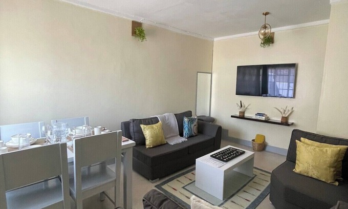 Nyeri Cabaña | THE GREY COTTAGE IN NYERI