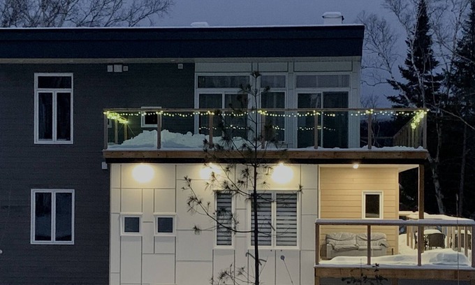 Saint Donat Casa | The ground floor of a large Residence on the edge of the lake. All the services
