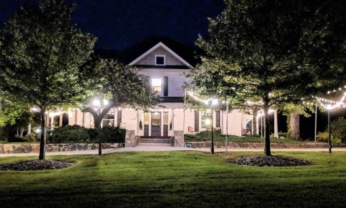 Greensboro Casa | El Groome Inn está convenientemente ubicado a 10 minutos de Highpoint y Greensboro.