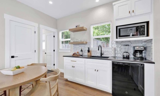 Fredericksburg Cabaña | The Grove-c With Hot Tub - Walk to Main Street