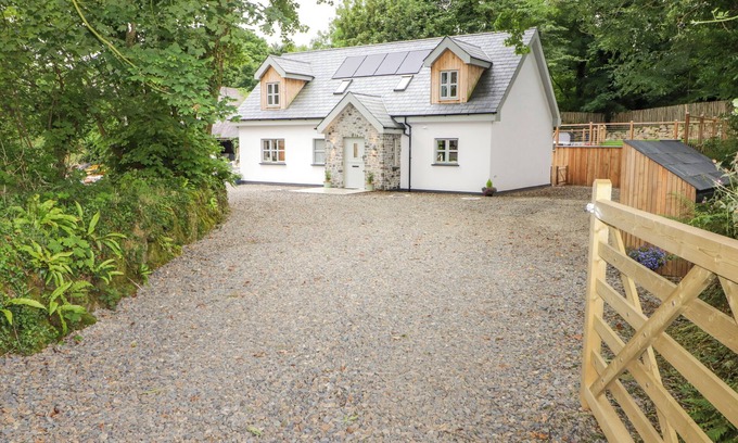 Haverfordwest Cabaña | THE GROVE, pet friendly, luxury holiday cottage in Haverfordwest