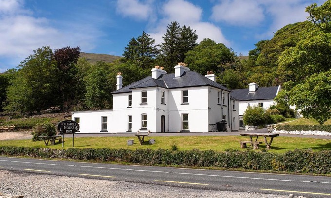 Kylemore Apartamento | The guest wing at kylemore house
