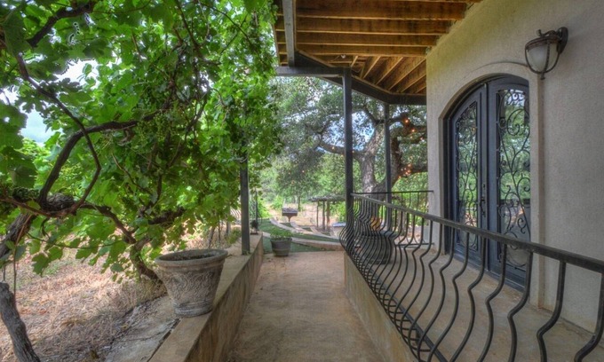 Marble Falls Cama Y Desayuno | The Guesthouse at The Lonely Oak