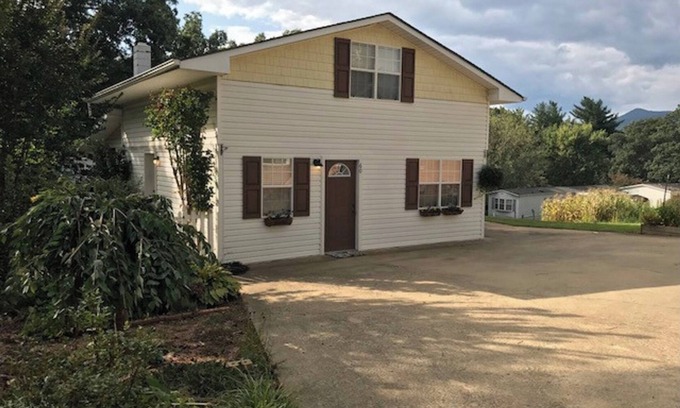 Swannanoa Casa | The Guesthouse-Situado justo entre Asheville y Black Mountain