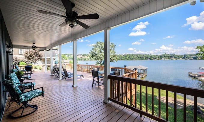 Hickory Casa | The Hangout @ Lake Hickory