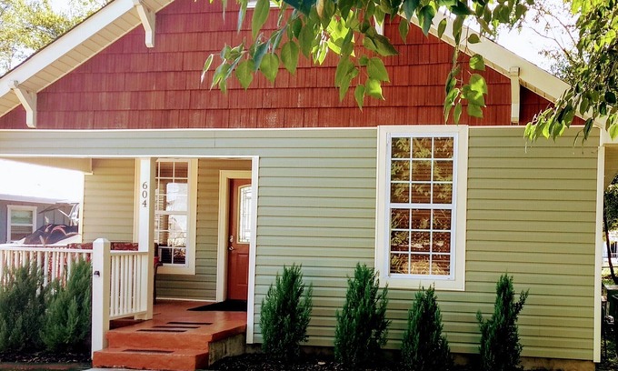 Northside Casa | Bungalow de la ciudad escénica en North Shore, Chattanooga, TN. ¡Cerca de todo!