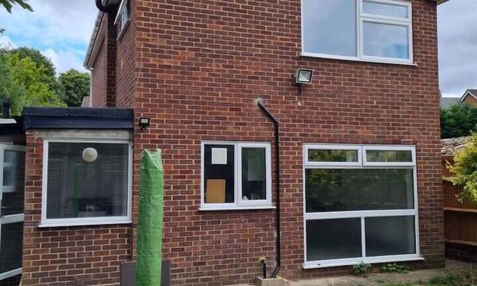 Waltham Cross Casa | The Happy Place, welcome to this cosy home sat in a quite part of Waltham Cross.
