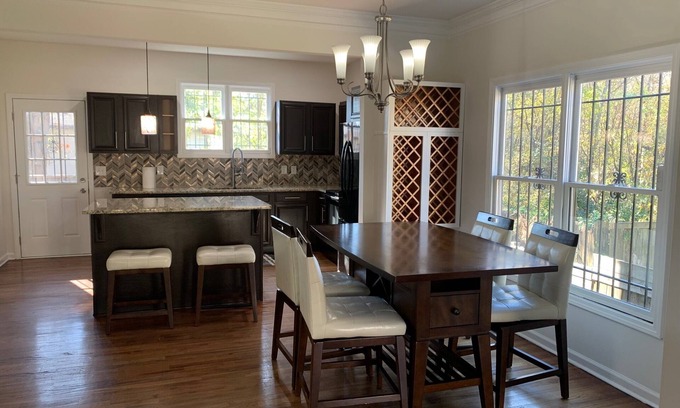 Atlanta Casa | The Haven of Peace ATL. 3 Bedroom Home. Downtown Atlanta.