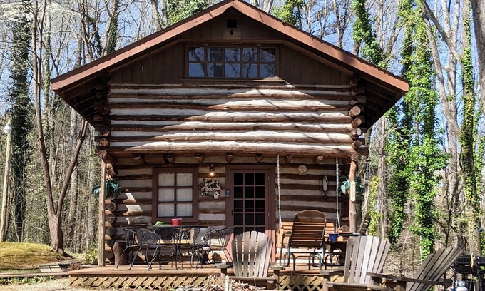 Winchester Cabina | "The Hawk Nest" cabin on Tims Ford Lake
