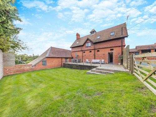 Trevor Casa | The Hay Loft